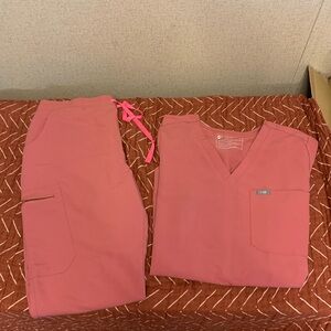 Figs Pink Women's Scrub Set